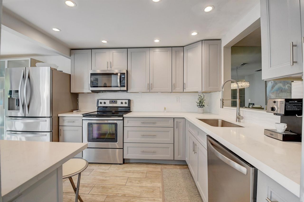 6595 Parkview Drive , Unit A, Boca Raton, FL 33433 Photo