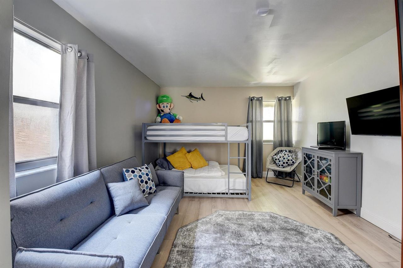 6595 Parkview Drive , Unit A, Boca Raton, FL 33433 Photo