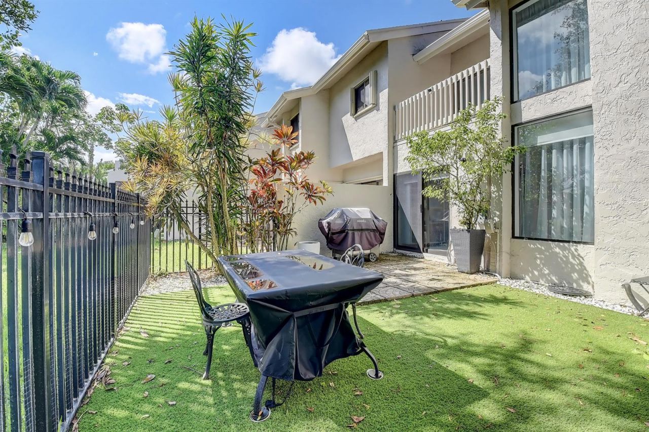 6595 Parkview Drive , Unit A, Boca Raton, FL 33433 Photo