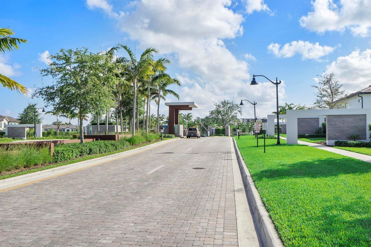 4640 E Pinehurst Trl Trail E, Fort Lauderdale, FL 33309 Photo