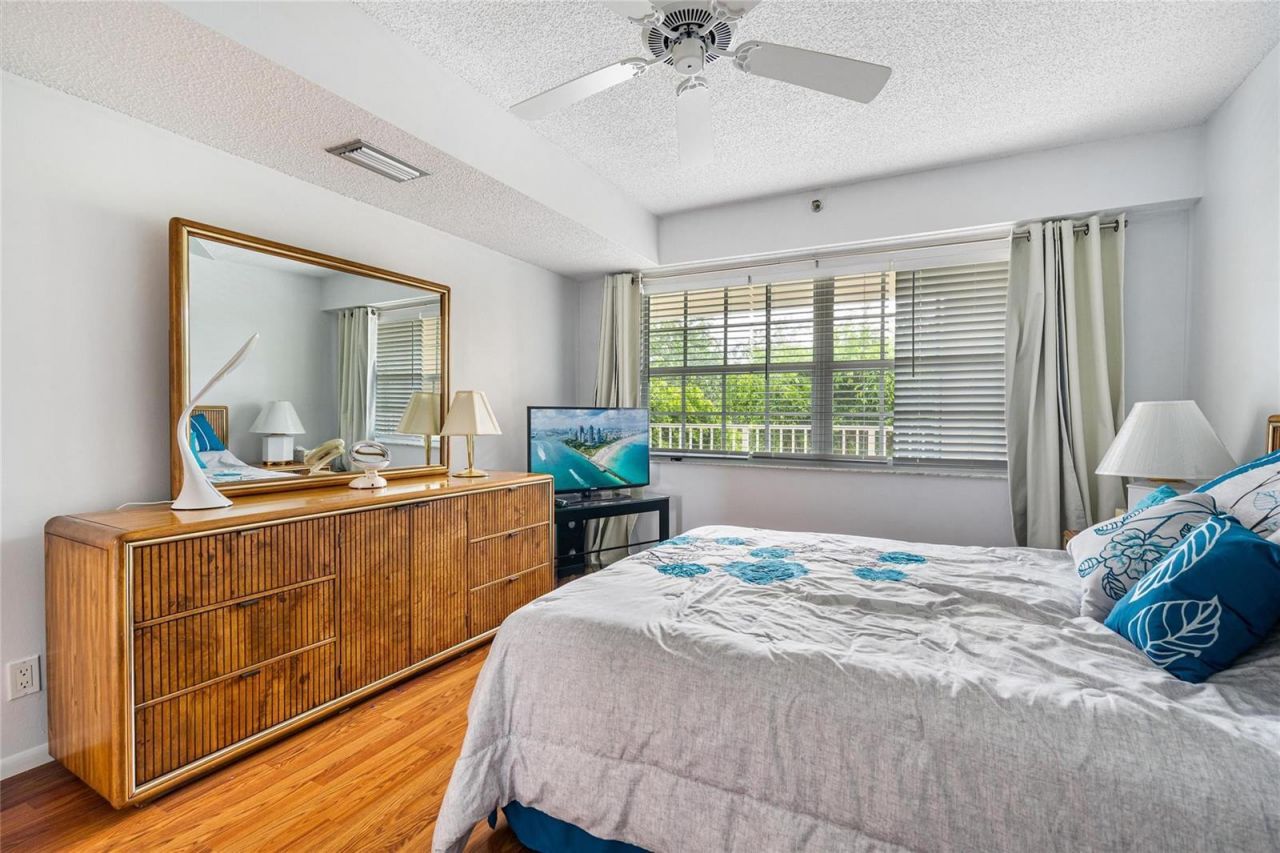 3507 Oaks Way , Unit 310, Pompano Beach, FL 33069 Photo