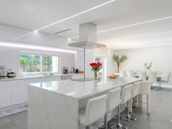 7520 NW 8th Court , Plantation, FL 33317