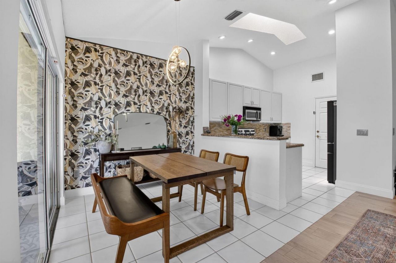 17257 Boca Club Boulevard , Unit Apt 5, Boca Raton, FL 33487 Photo