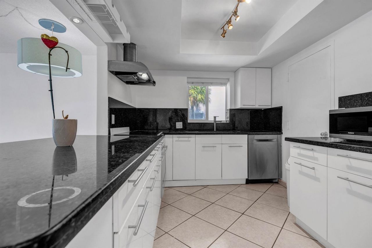 1965 S Ocean Boulevard , Unit 202, Lauderdale by the Sea, FL 33062 Photo