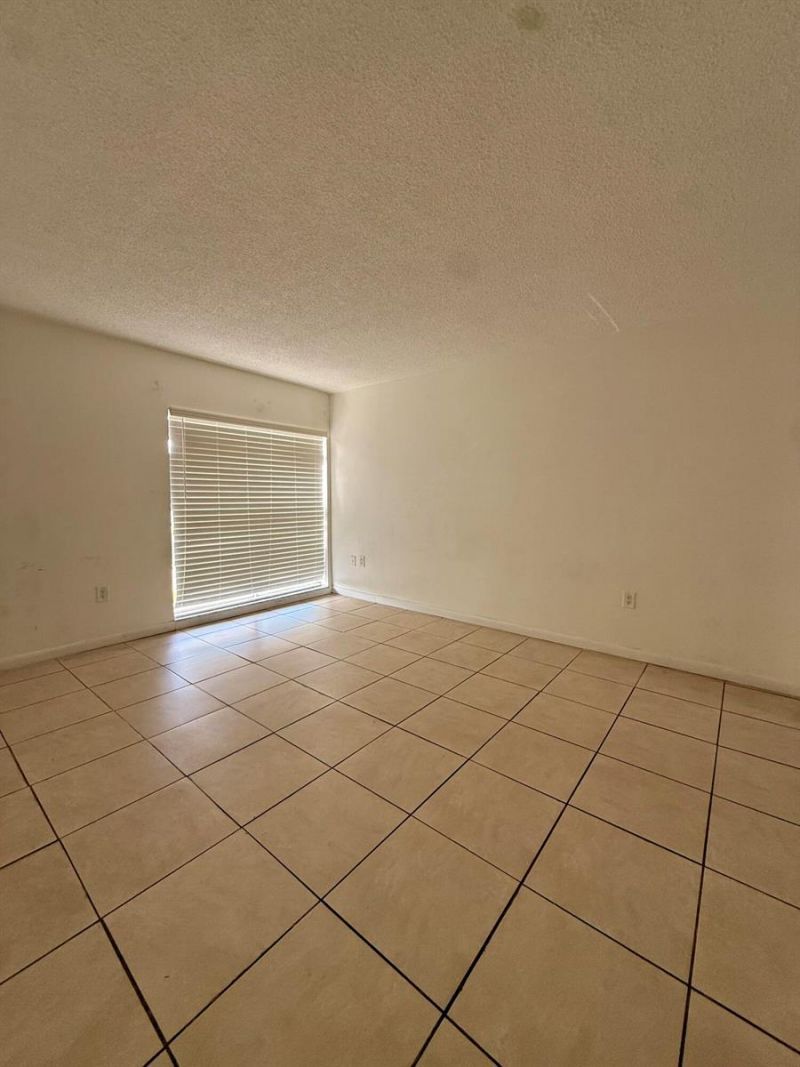 8775 Park Boulevard , Unit 412, Miami, FL 33172 Photo