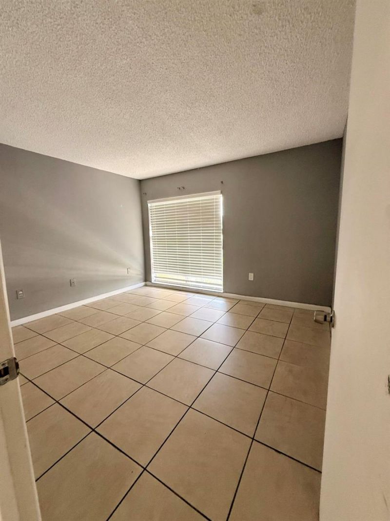 8775 Park Boulevard , Unit 412, Miami, FL 33172 Photo