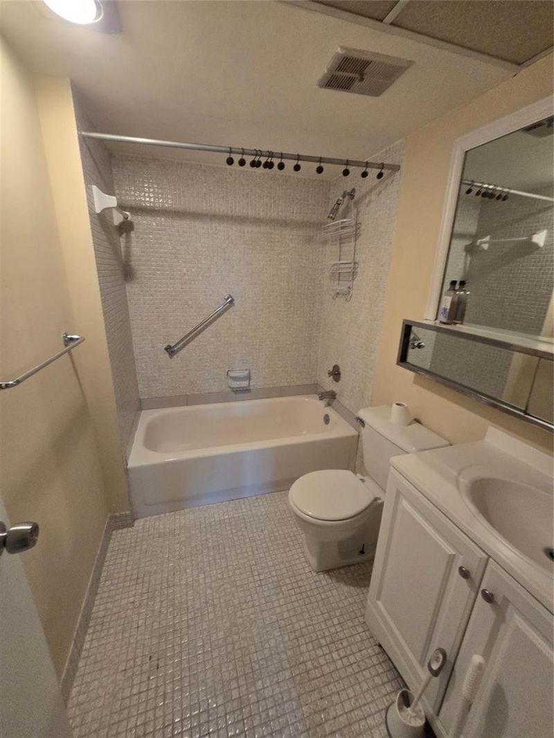 1681 NW 70th Avenue , Unit 403, Plantation, FL 33313 Photo