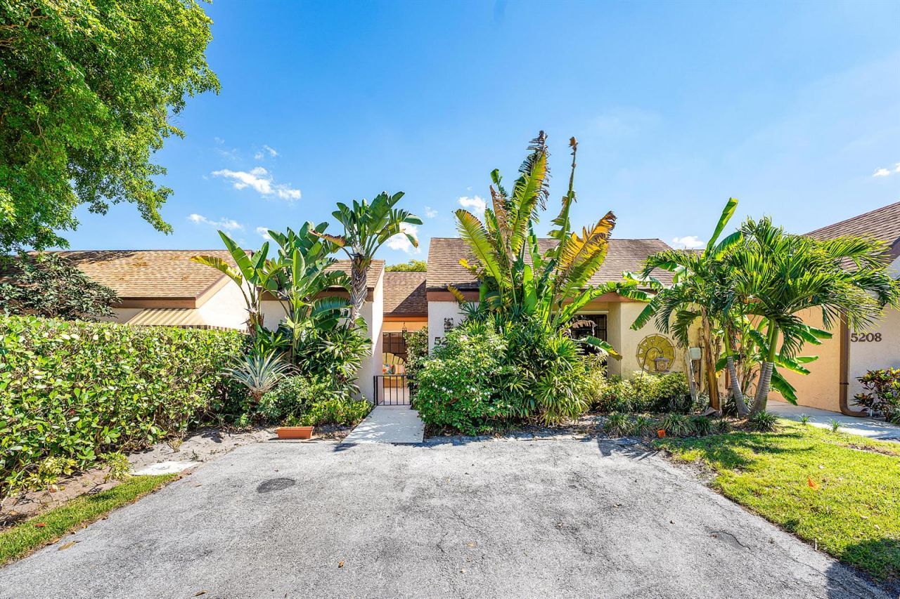 5202 Tarregon Lane , Palm Beach Gardens, FL 33418 Photo