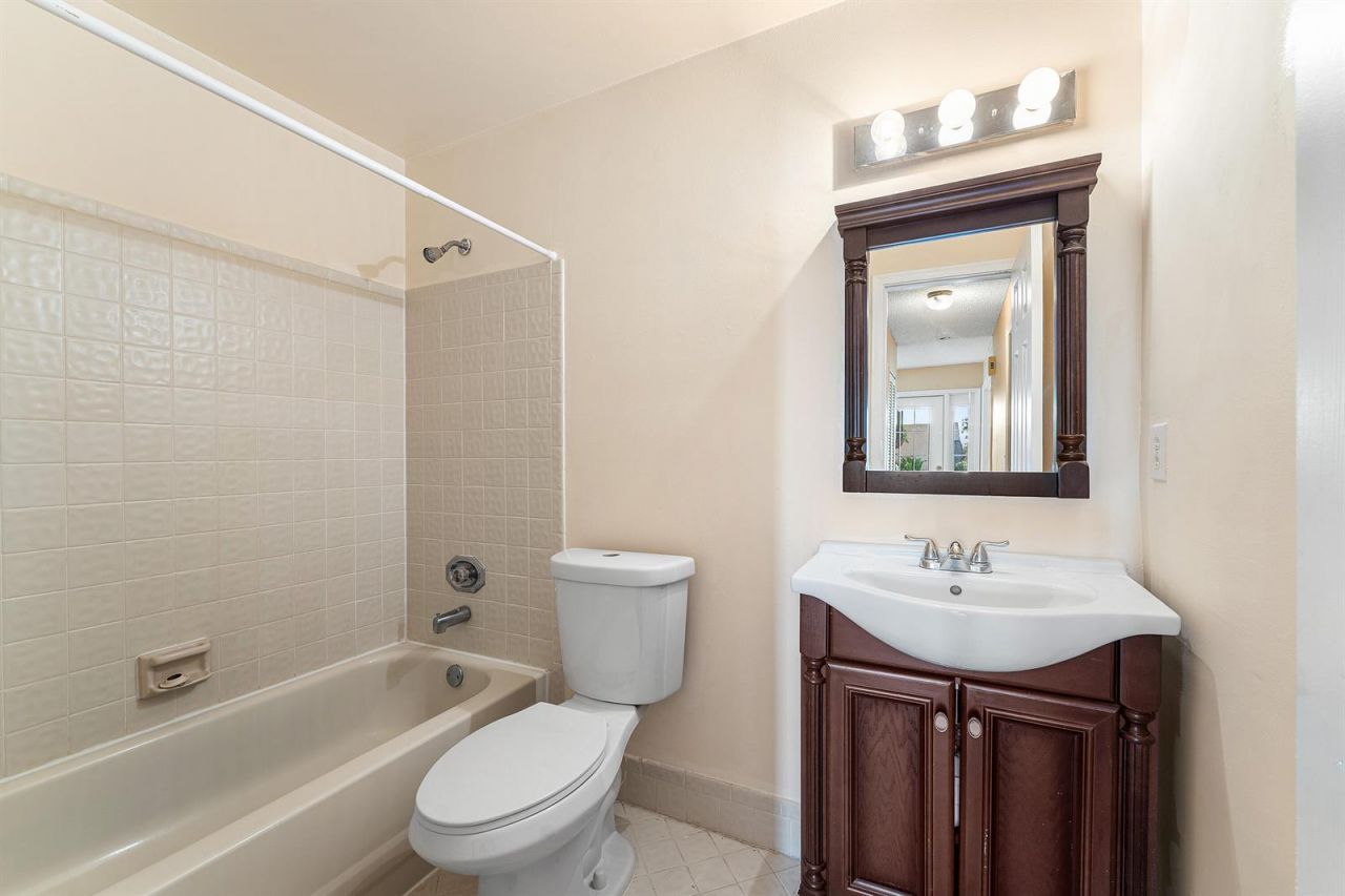 5202 Tarregon Lane , Palm Beach Gardens, FL 33418 Photo
