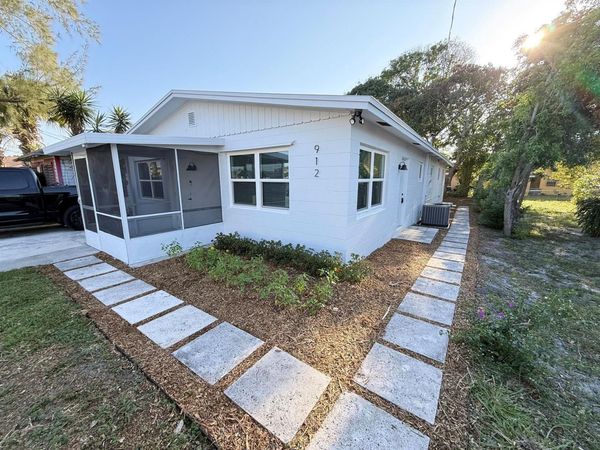 912 SE Tarpon Avenue , Stuart, FL 34994