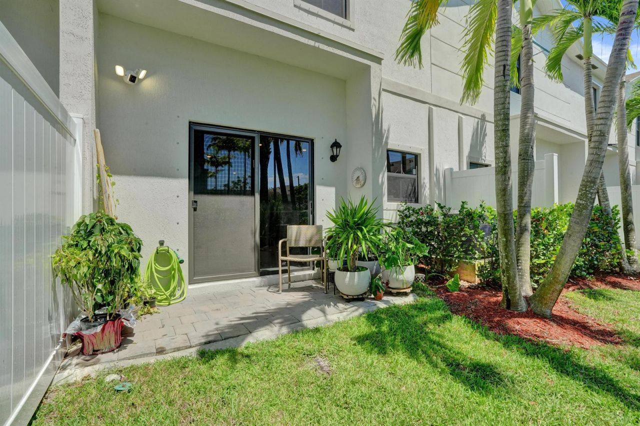 975 NW 3rd Terrace , Pompano Beach, FL 33060 Photo