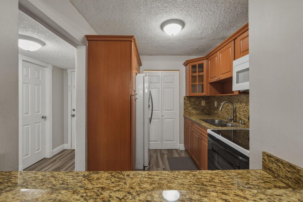 468 NE 206th Lane , Unit 108-6, Miami, FL 33179 Photo