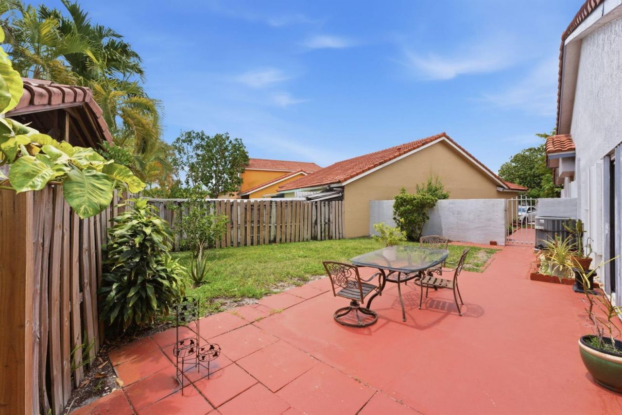 19035 NW 54th Place , Miami Gardens, FL 33055 Photo