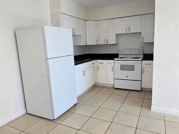 1290 NE 142nd Street , Unit 10, North Miami, FL 33161