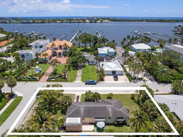 1725 N Lakeside Drive , Lake Worth, FL 33460