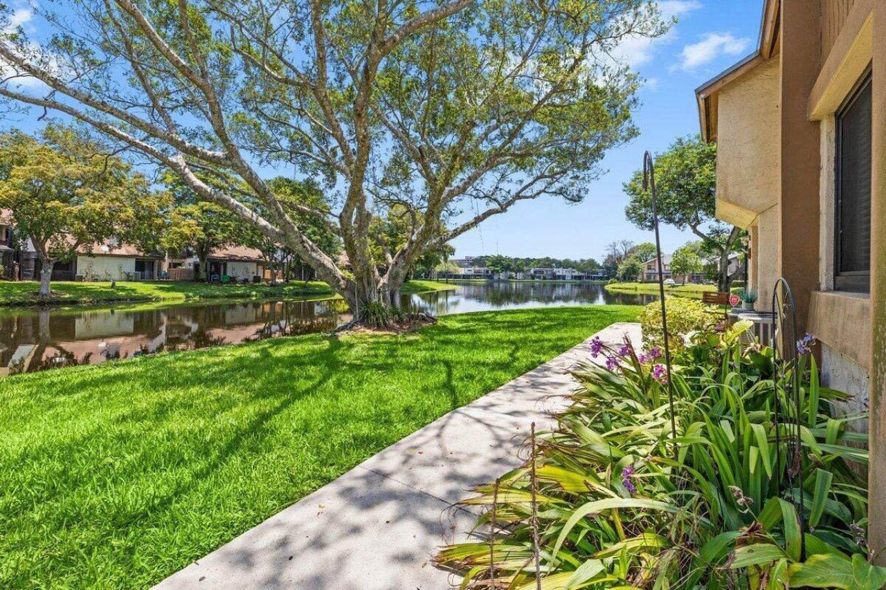 28 Wimbledon Lake Drive , Unit 222, Plantation, FL 33324 Photo