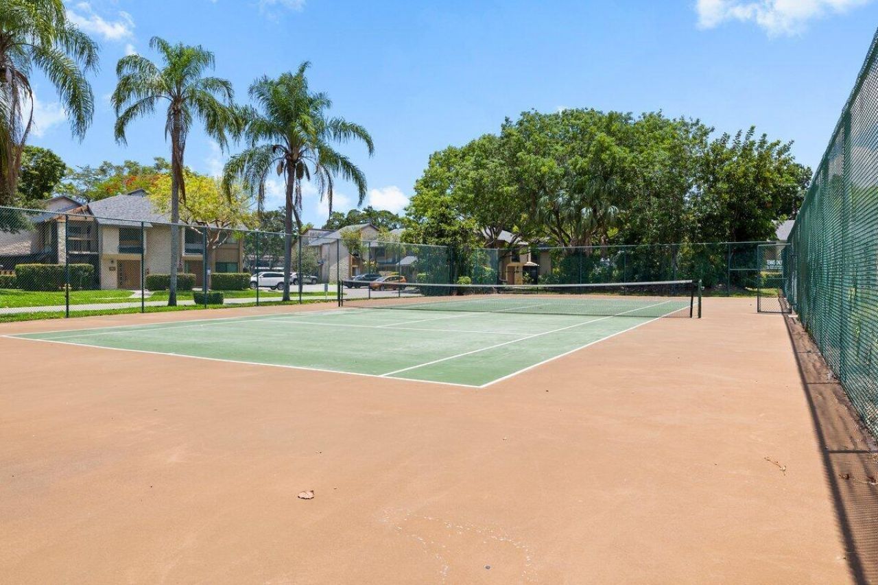 28 Wimbledon Lake Drive , Unit 222, Plantation, FL 33324 Photo