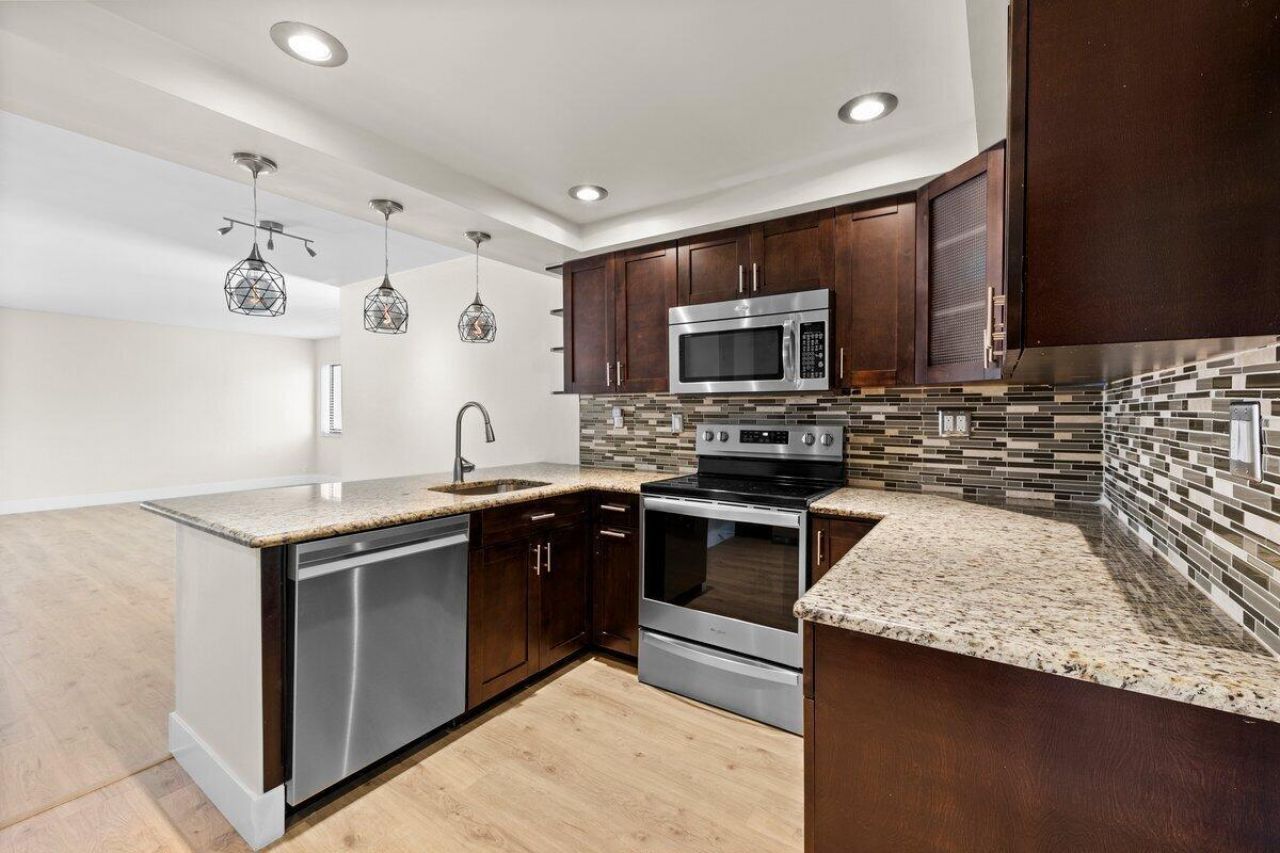 28 Wimbledon Lake Drive , Unit 222, Plantation, FL 33324 Photo