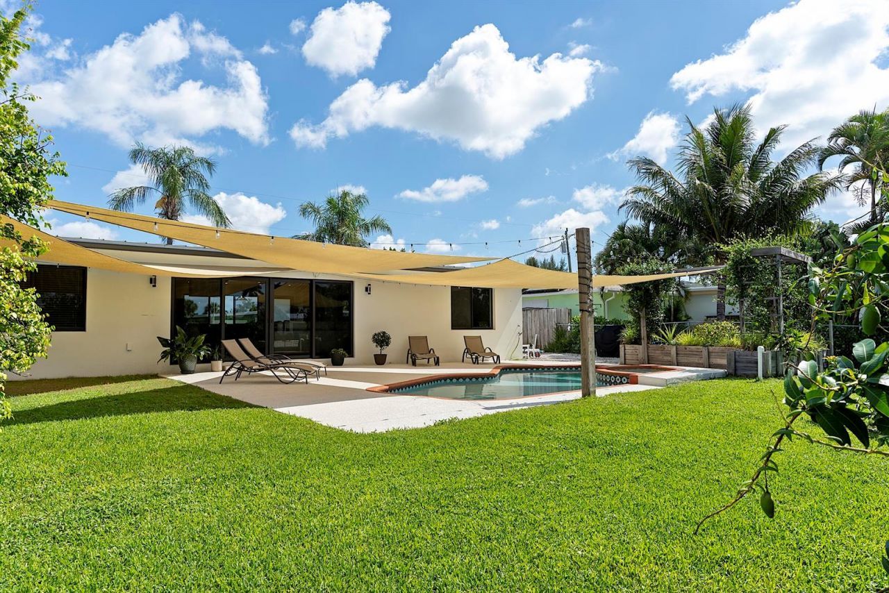 1510 Carandis Circle , Lake Clarke Shores, FL 33406 Photo