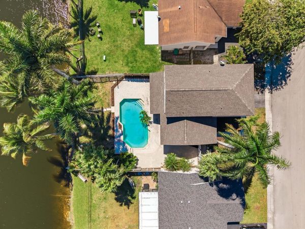 820 Rock Hill Avenue , Davie, FL 33325