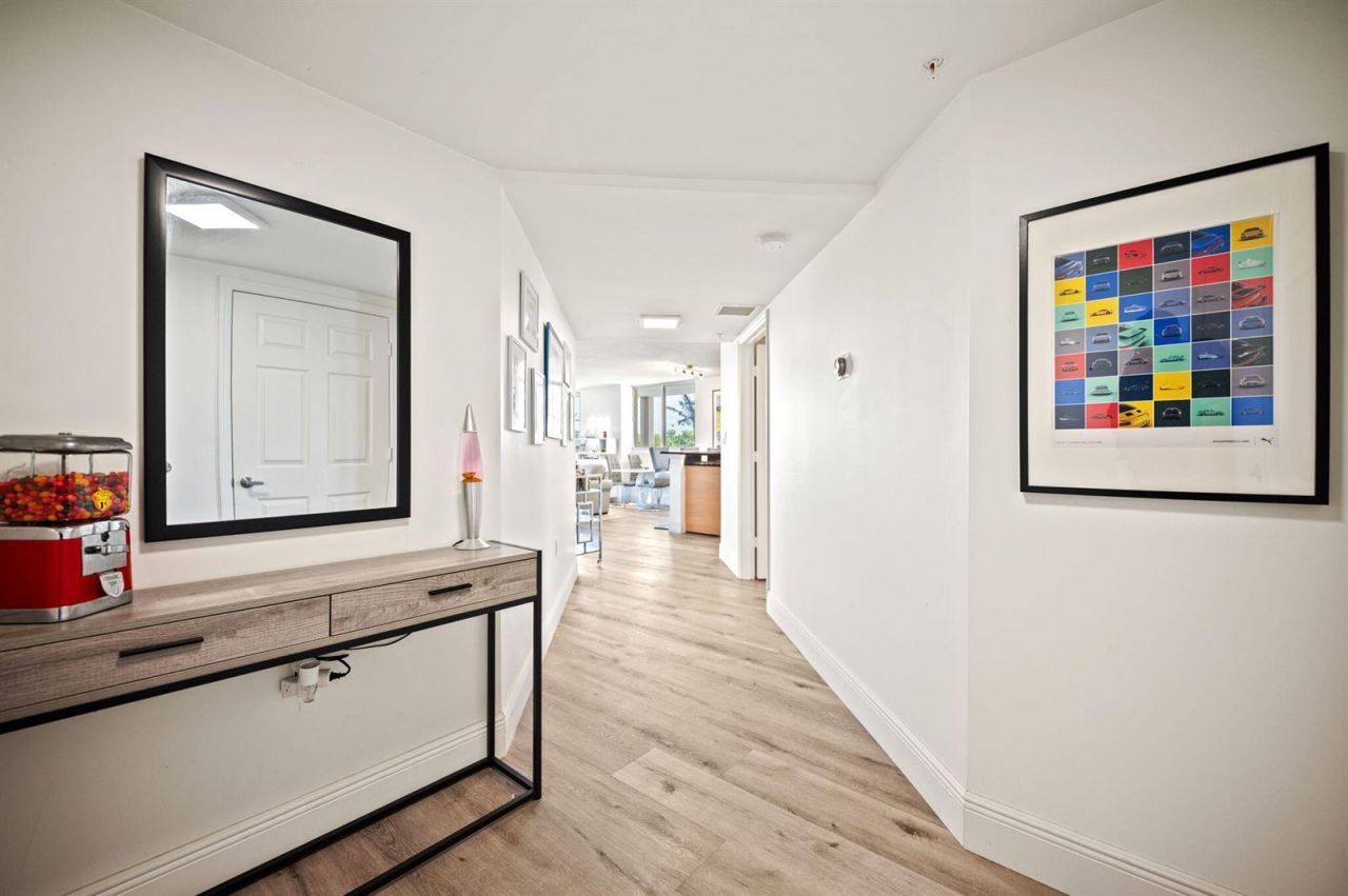 2001 N Ocean Boulevard , Unit 304, Fort Lauderdale, FL 33305 Photo