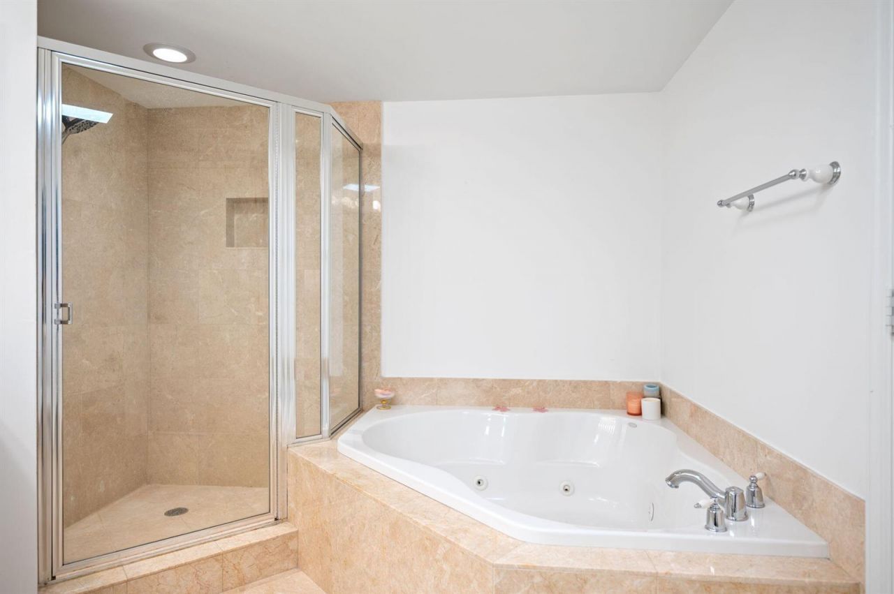 2001 N Ocean Boulevard , Unit 304, Fort Lauderdale, FL 33305 Photo