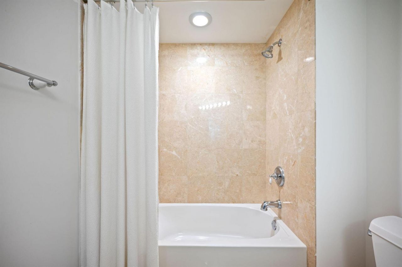 2001 N Ocean Boulevard , Unit 304, Fort Lauderdale, FL 33305 Photo