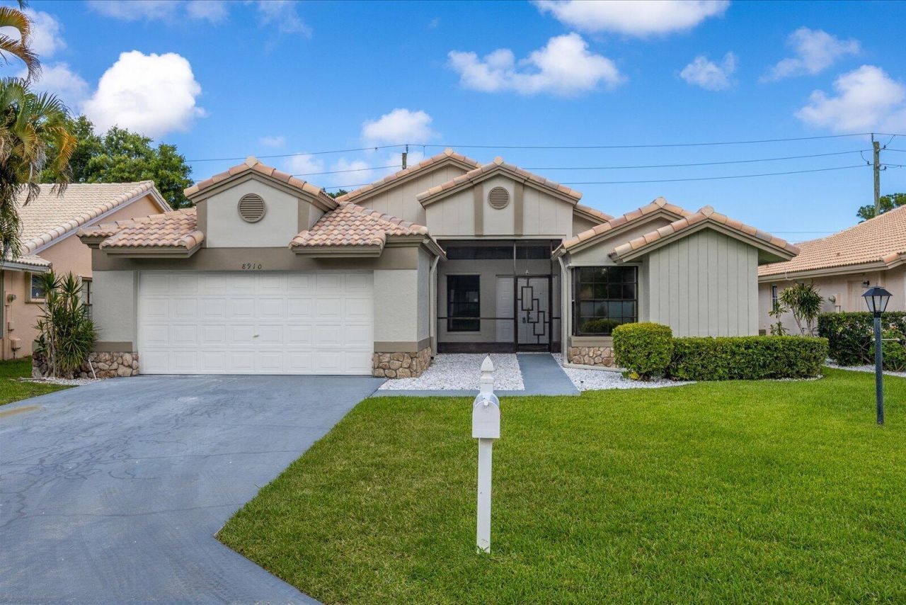 8910 Boatswain Drive , Boynton Beach, FL 33436 Photo