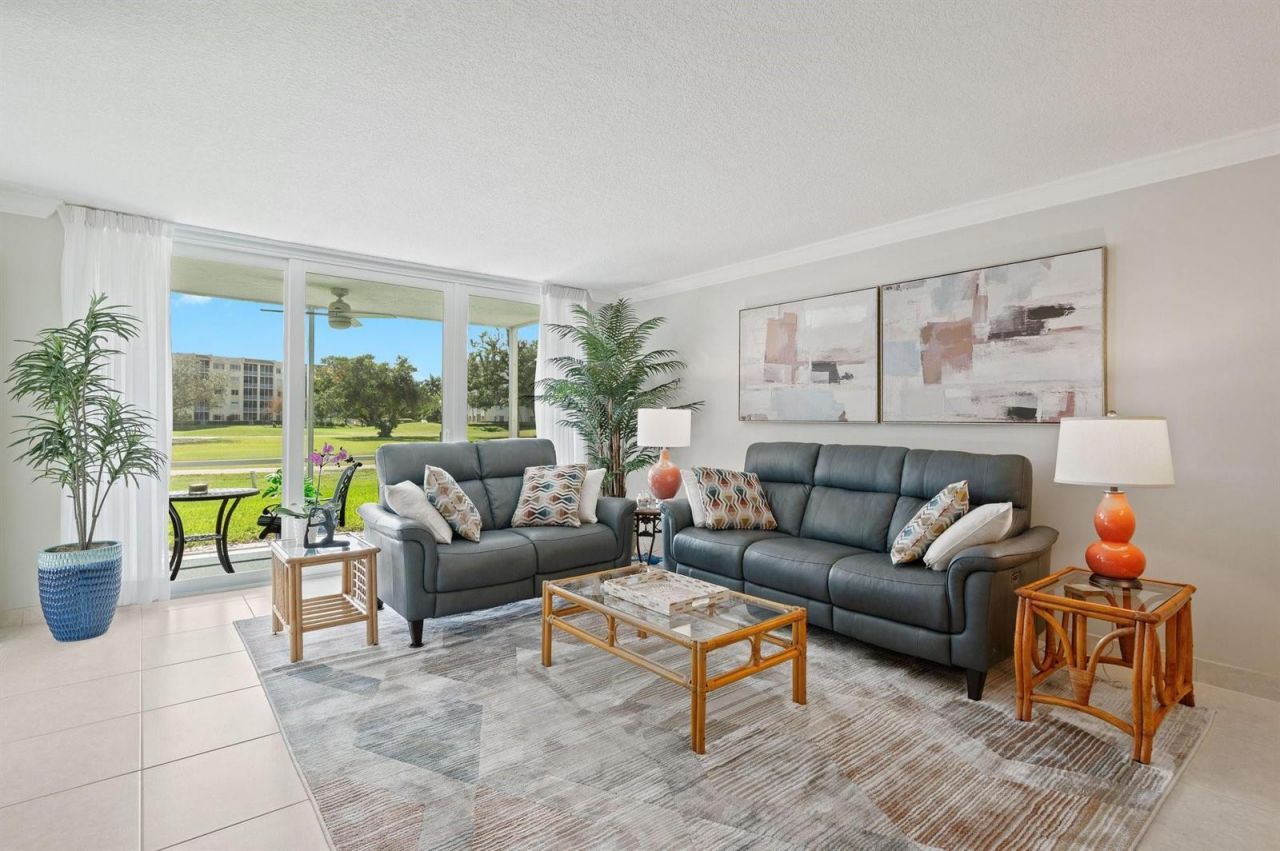 3700 Oaks Clubhouse Drive , Unit 106, Pompano Beach, FL 33069 Photo