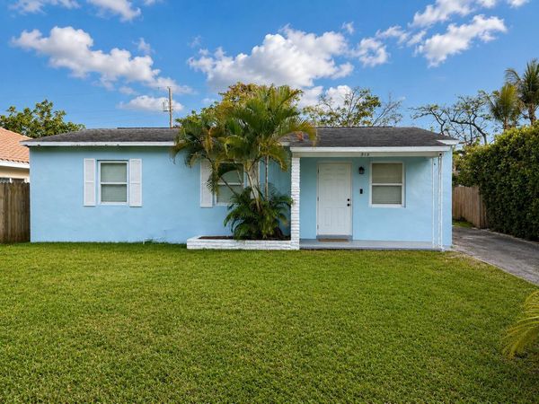 818 Glenridge Drive , West Palm Beach, FL 33405