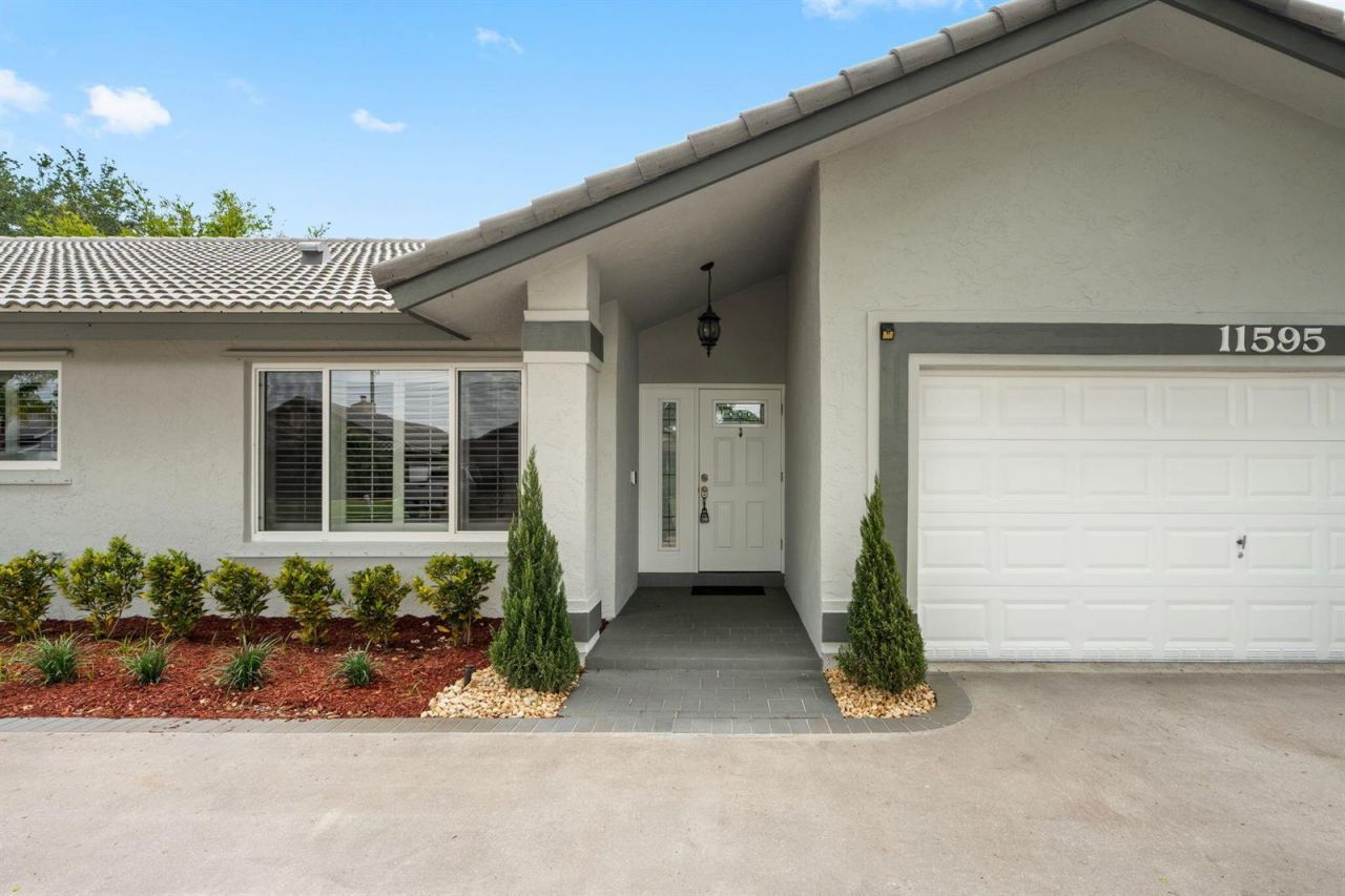 11595 S Quayside Drive , Cooper City, FL 33026 Photo