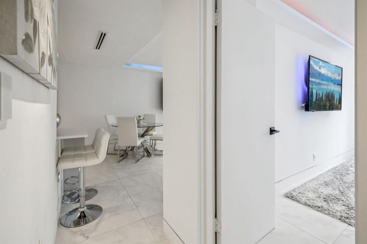 1500 Bay Road , Unit 364, Miami Beach, FL 33139 Photo