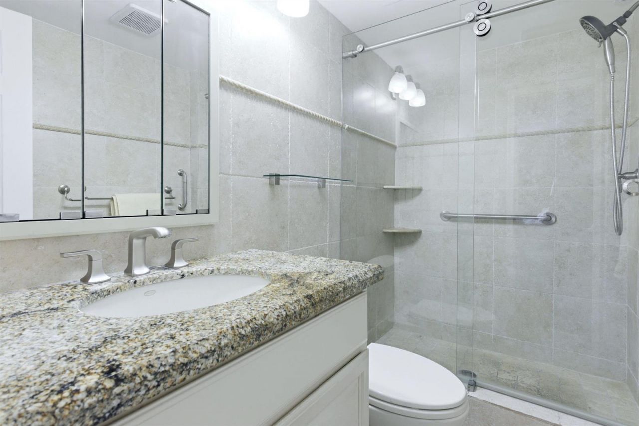 2880 NE 33rd Court , Unit 305, Fort Lauderdale, FL 33306 Photo