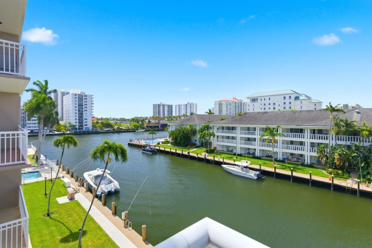 2880 NE 33rd Court , Unit 305, Fort Lauderdale, FL 33306 Photo