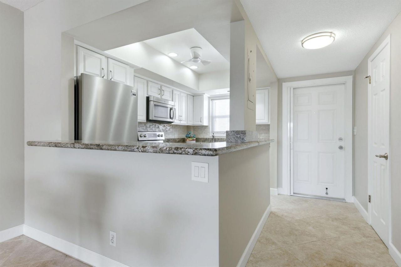 2880 NE 33rd Court , Unit 305, Fort Lauderdale, FL 33306 Photo