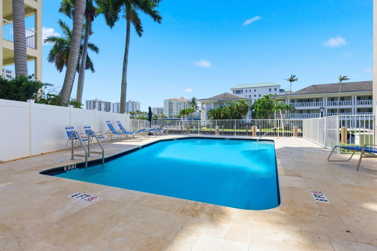 2880 NE 33rd Court , Unit 305, Fort Lauderdale, FL 33306 Photo