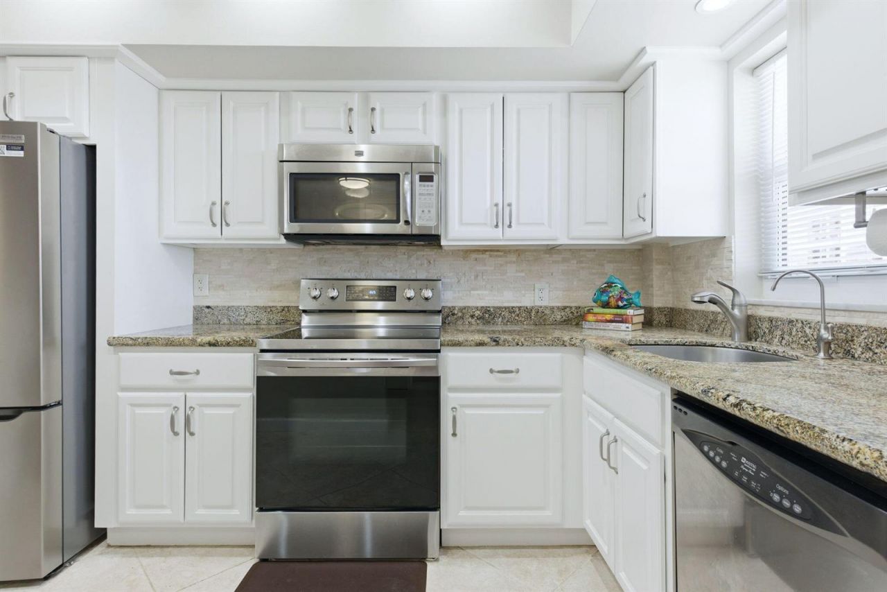2880 NE 33rd Court , Unit 305, Fort Lauderdale, FL 33306 Photo