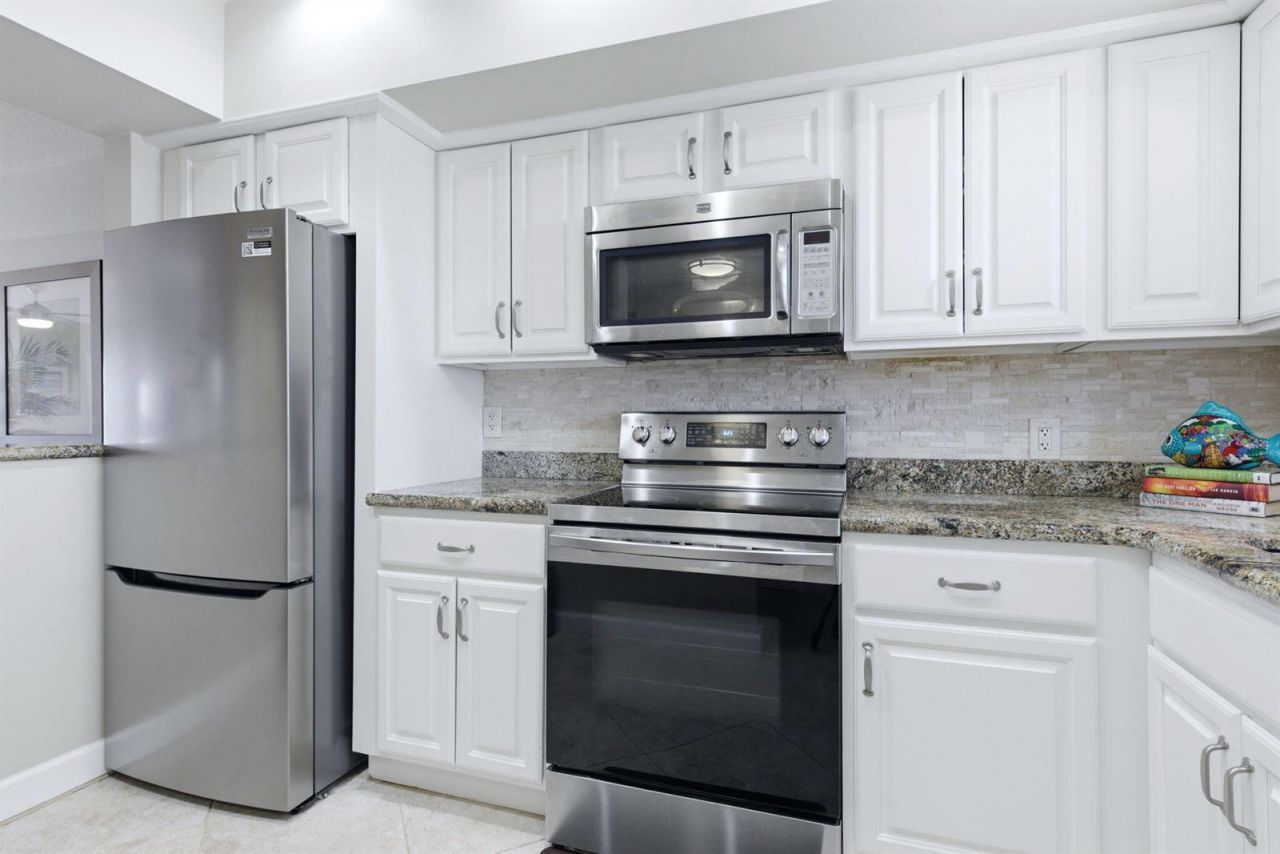 2880 NE 33rd Court , Unit 305, Fort Lauderdale, FL 33306 Photo