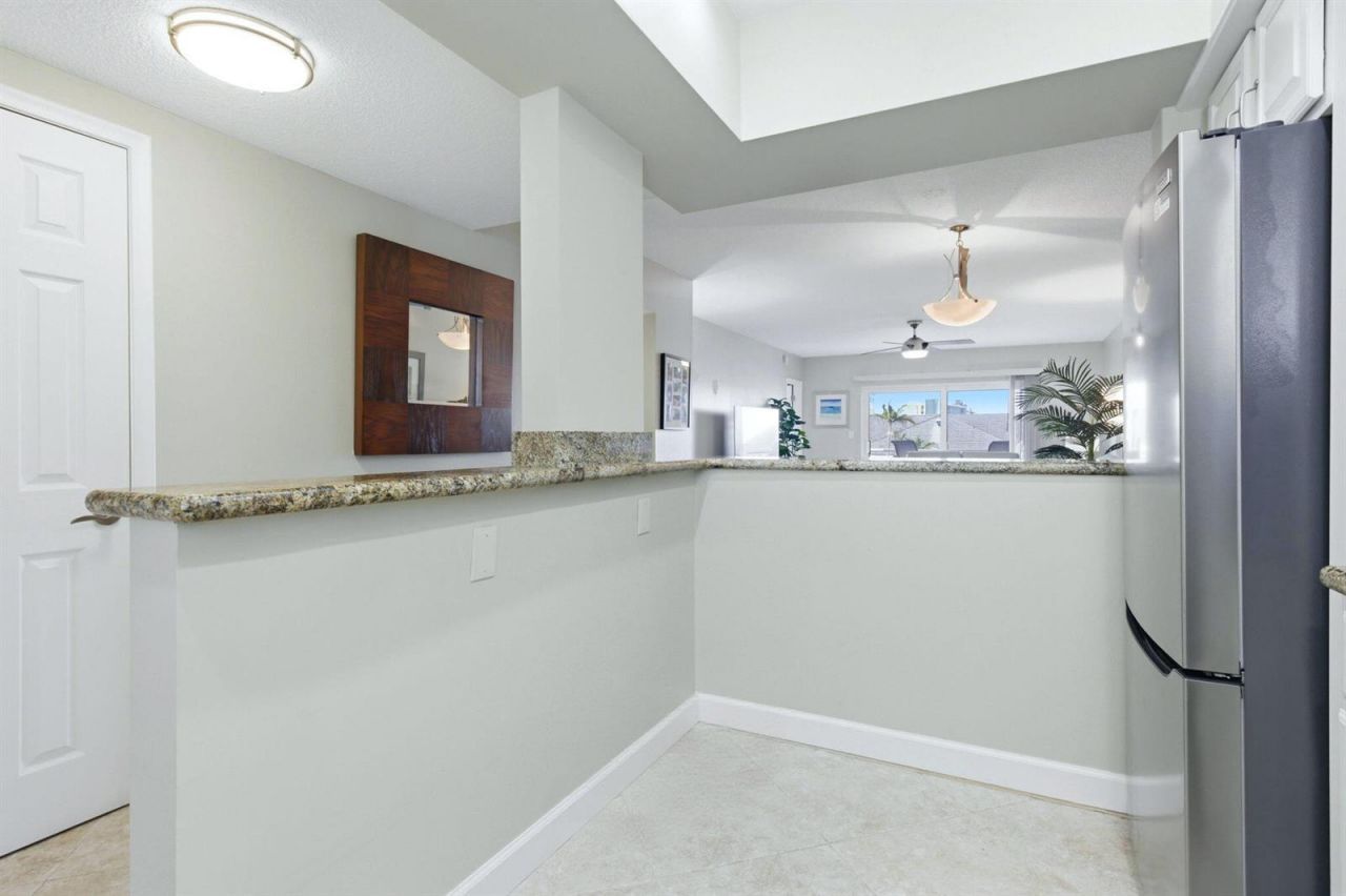 2880 NE 33rd Court , Unit 305, Fort Lauderdale, FL 33306 Photo