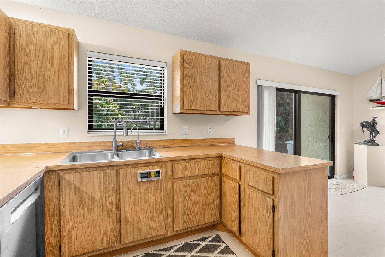 11122 Curry Drive , Palm Beach Gardens, FL 33418 Photo