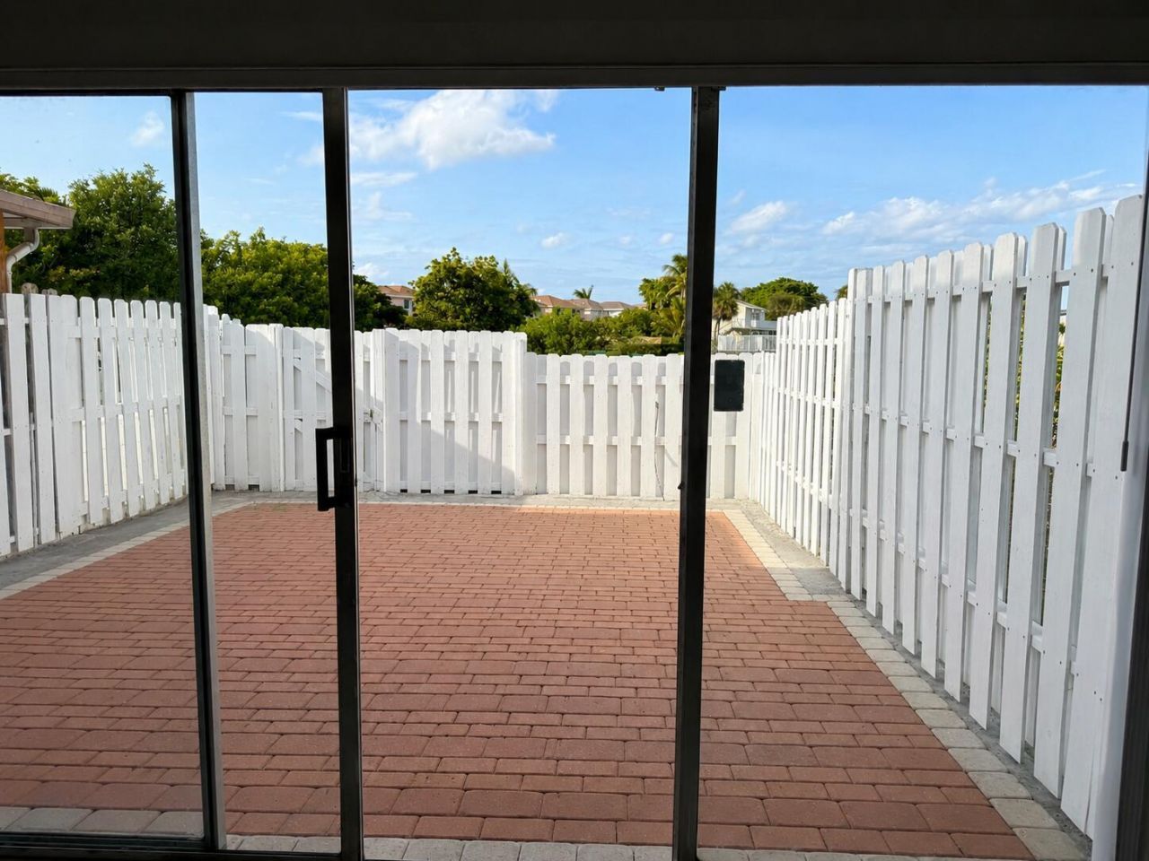887 Crystal Lake Drive , Pompano Beach, FL 33064 Photo