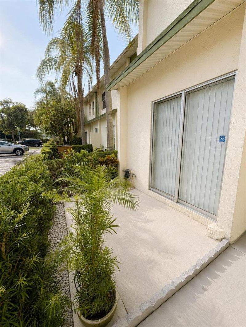 887 Crystal Lake Drive , Pompano Beach, FL 33064 Photo