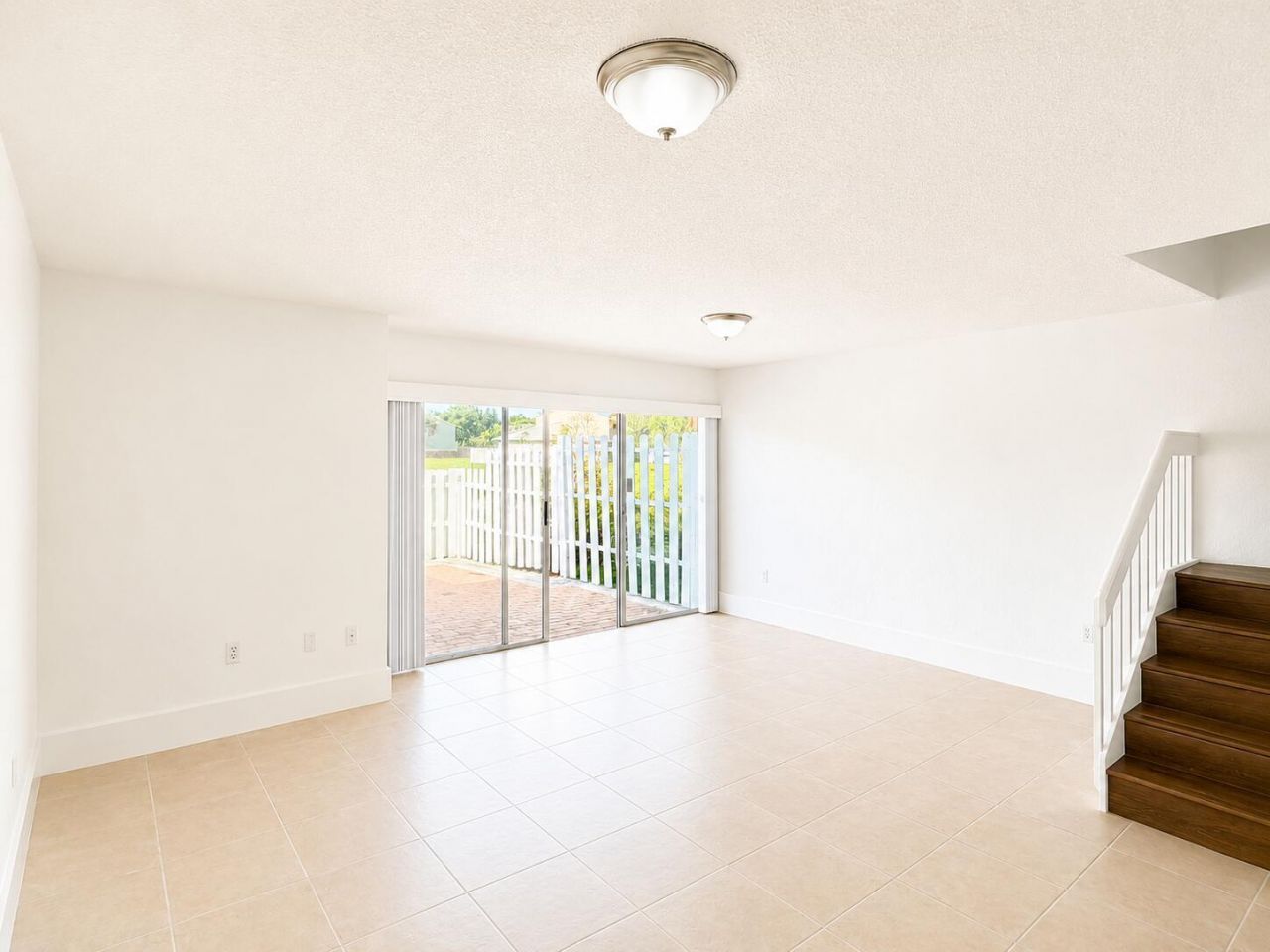 887 Crystal Lake Drive , Pompano Beach, FL 33064 Photo
