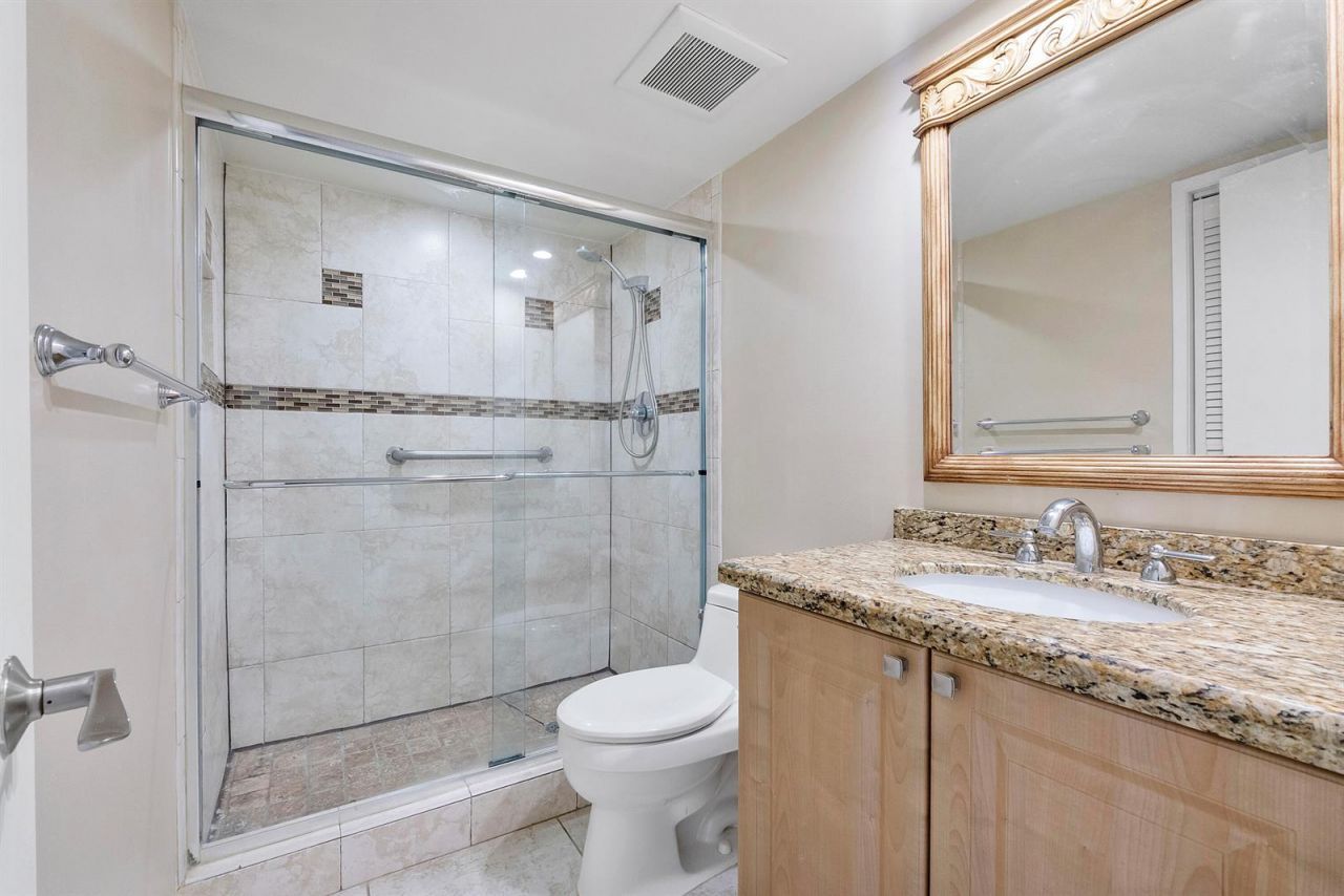 3900 Oaks Clubhouse Drive , Unit 411, Pompano Beach, FL 33069 Photo