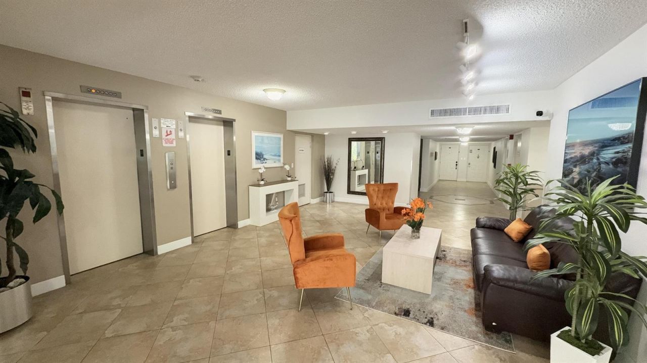3900 Oaks Clubhouse Drive , Unit 411, Pompano Beach, FL 33069 Photo