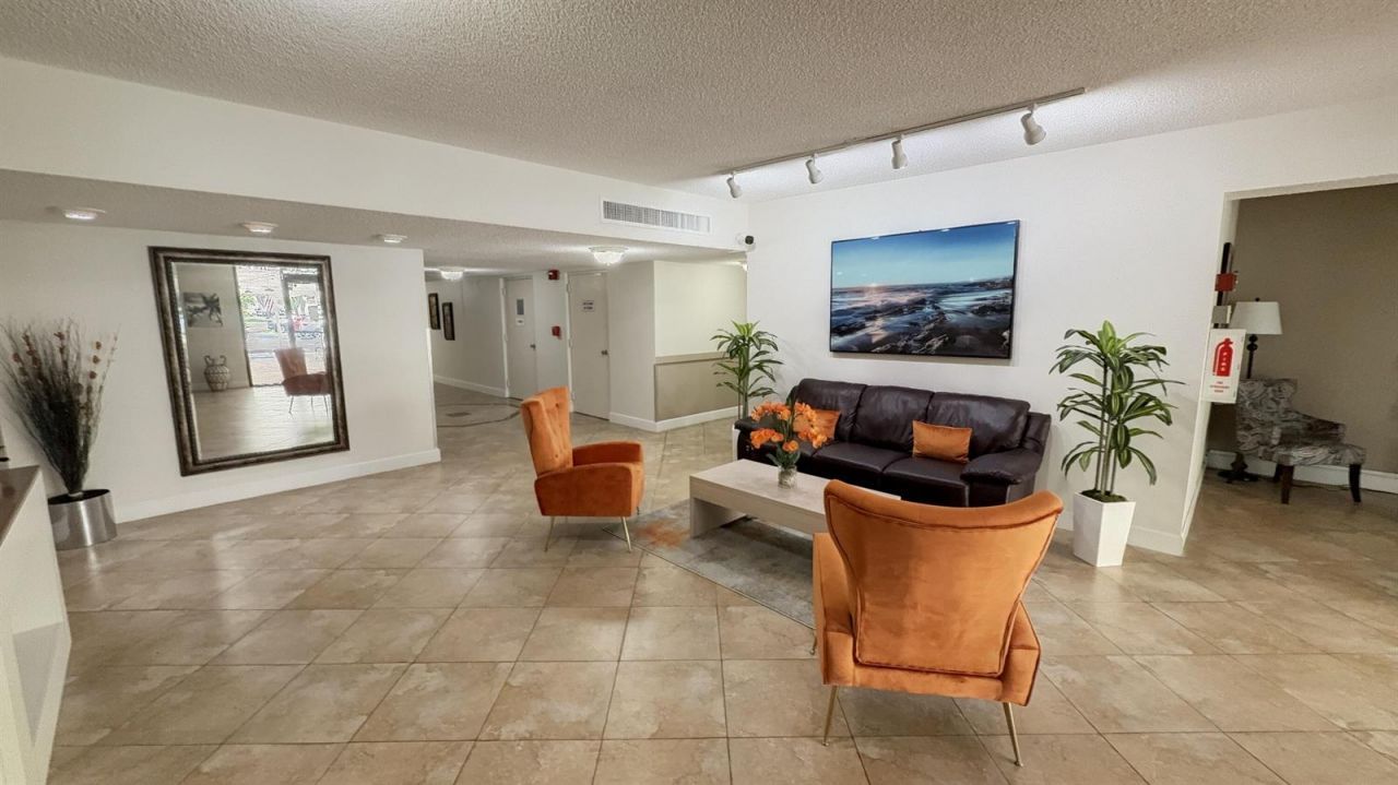 3900 Oaks Clubhouse Drive , Unit 411, Pompano Beach, FL 33069 Photo