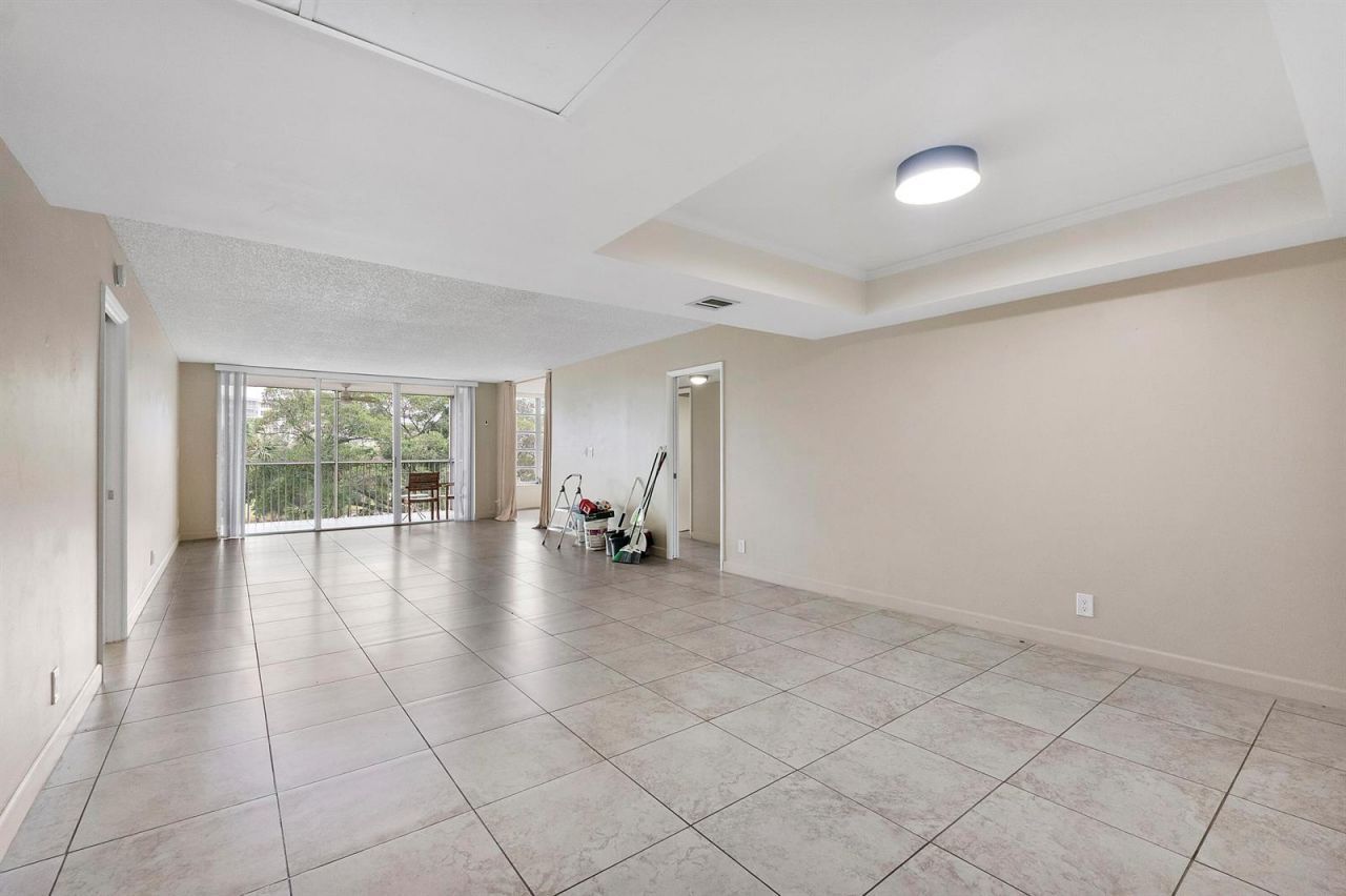3900 Oaks Clubhouse Drive , Unit 411, Pompano Beach, FL 33069 Photo