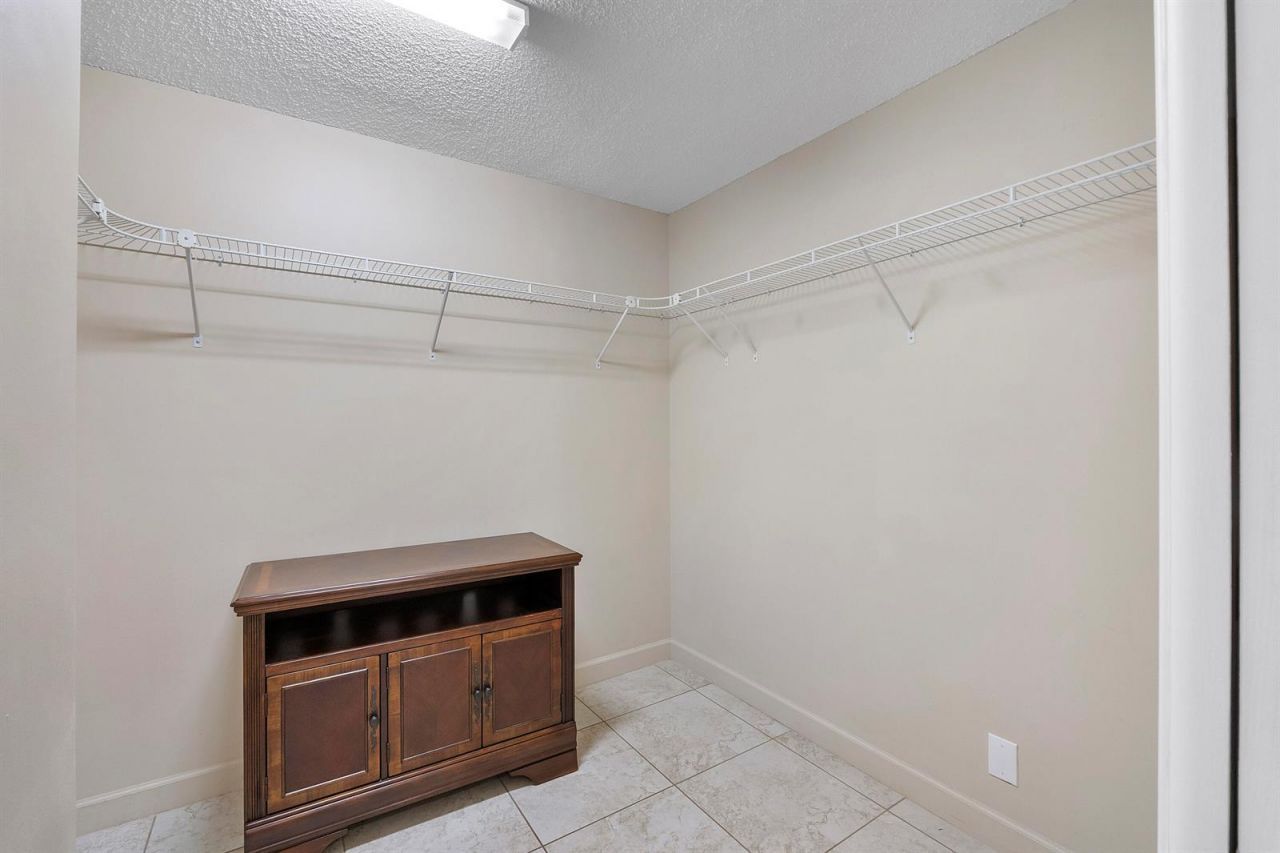 3900 Oaks Clubhouse Drive , Unit 411, Pompano Beach, FL 33069 Photo