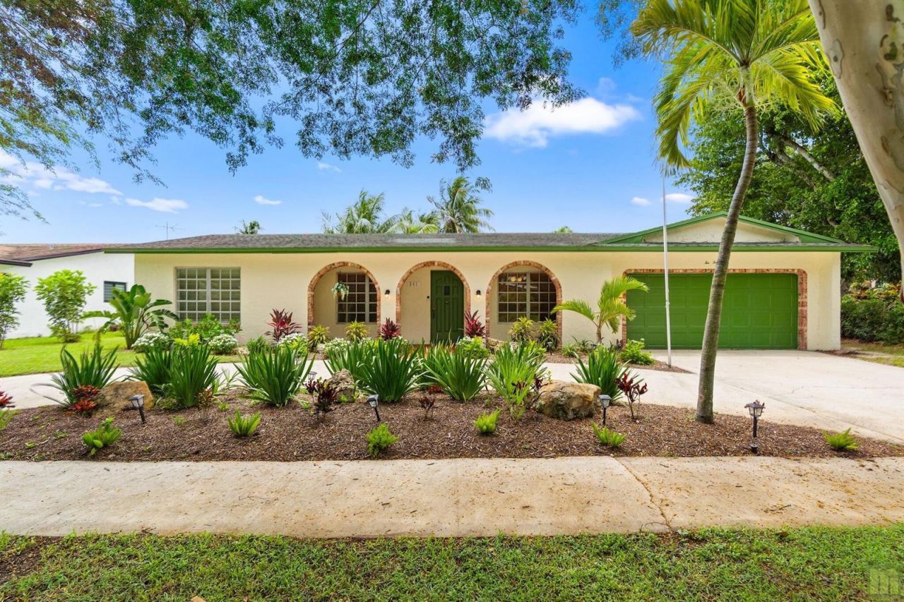 240 Lake Drive , Coconut Creek, FL 33066 Photo