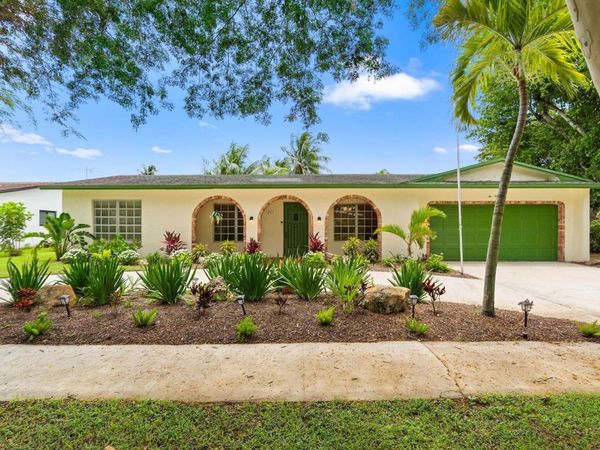 240 Lake Drive , Coconut Creek, FL 33066